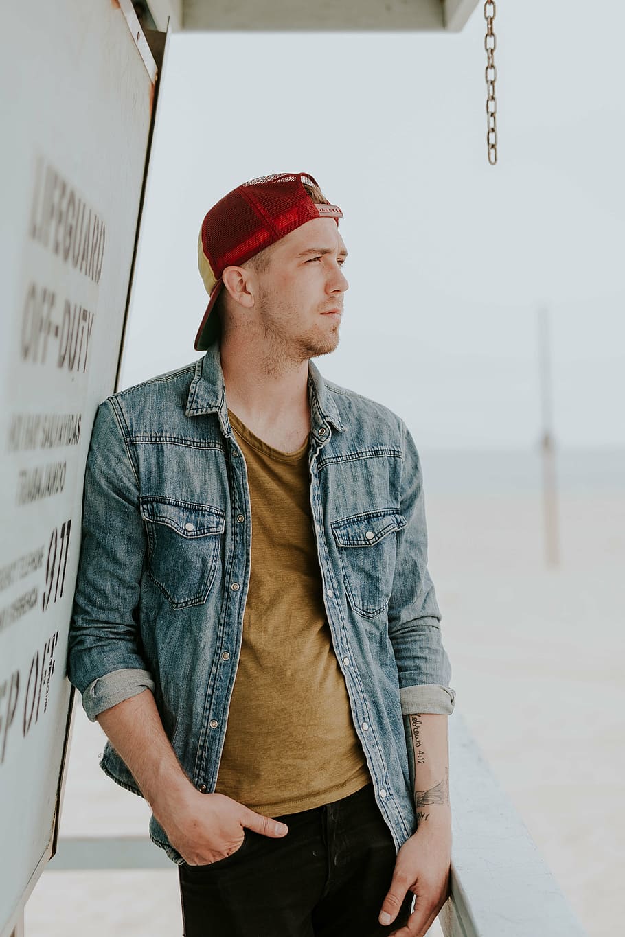 man leaning on the wall, people, guy, standing, alone, cap HD wallpaper