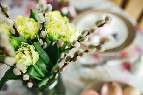 Easter table with cute pink decorations, flowers, catkins and eggs HD wallpaper