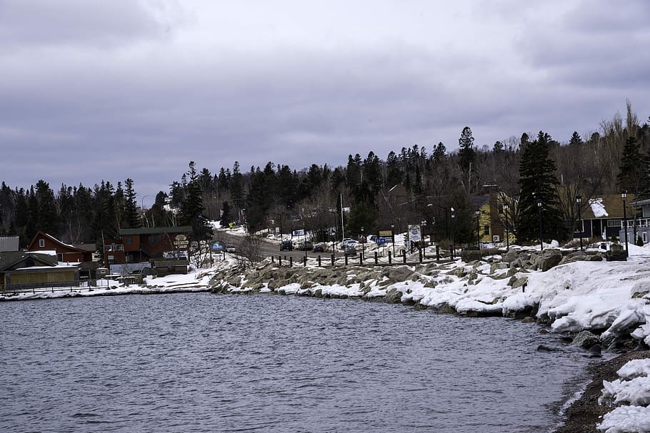 Winter shoreline and pine forest in Grand Marais, Minnesota, photos, HD wallpaper