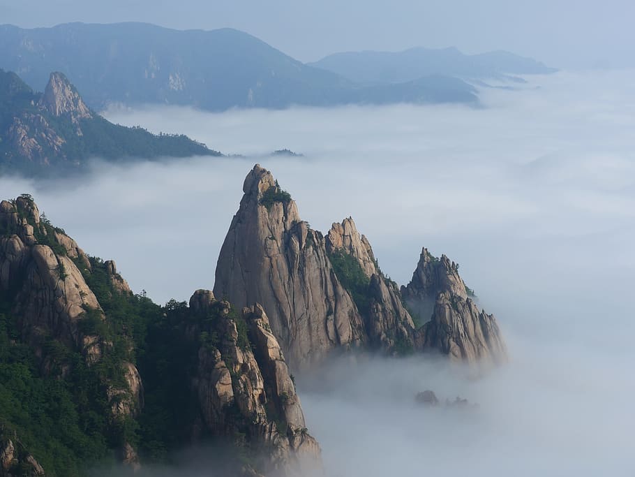 brown mountain with fog at daytime, republic of korea, mt seoraksan, HD wallpaper