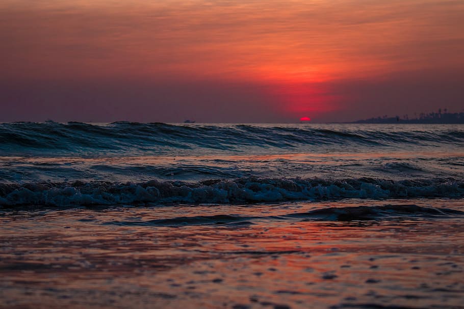 Oceans hope. Закат и волна индийским океаном. Море с гладкими волнами Горизонт. Гифка море закат. Море с гладкими волнами Горизонт иллюстрация.