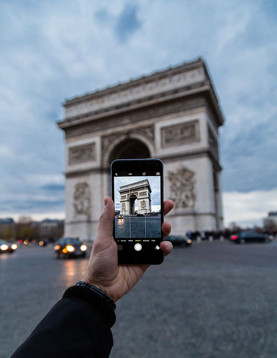 Arc de Triomphe, Paris, person, holding, black, iphone, taking, HD wallpaper
