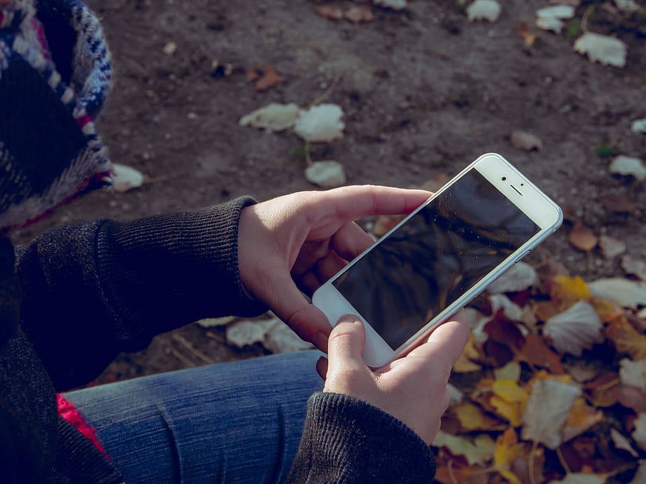 person holding iPhone, apple, 6s, plus, mobile, communication HD wallpaper