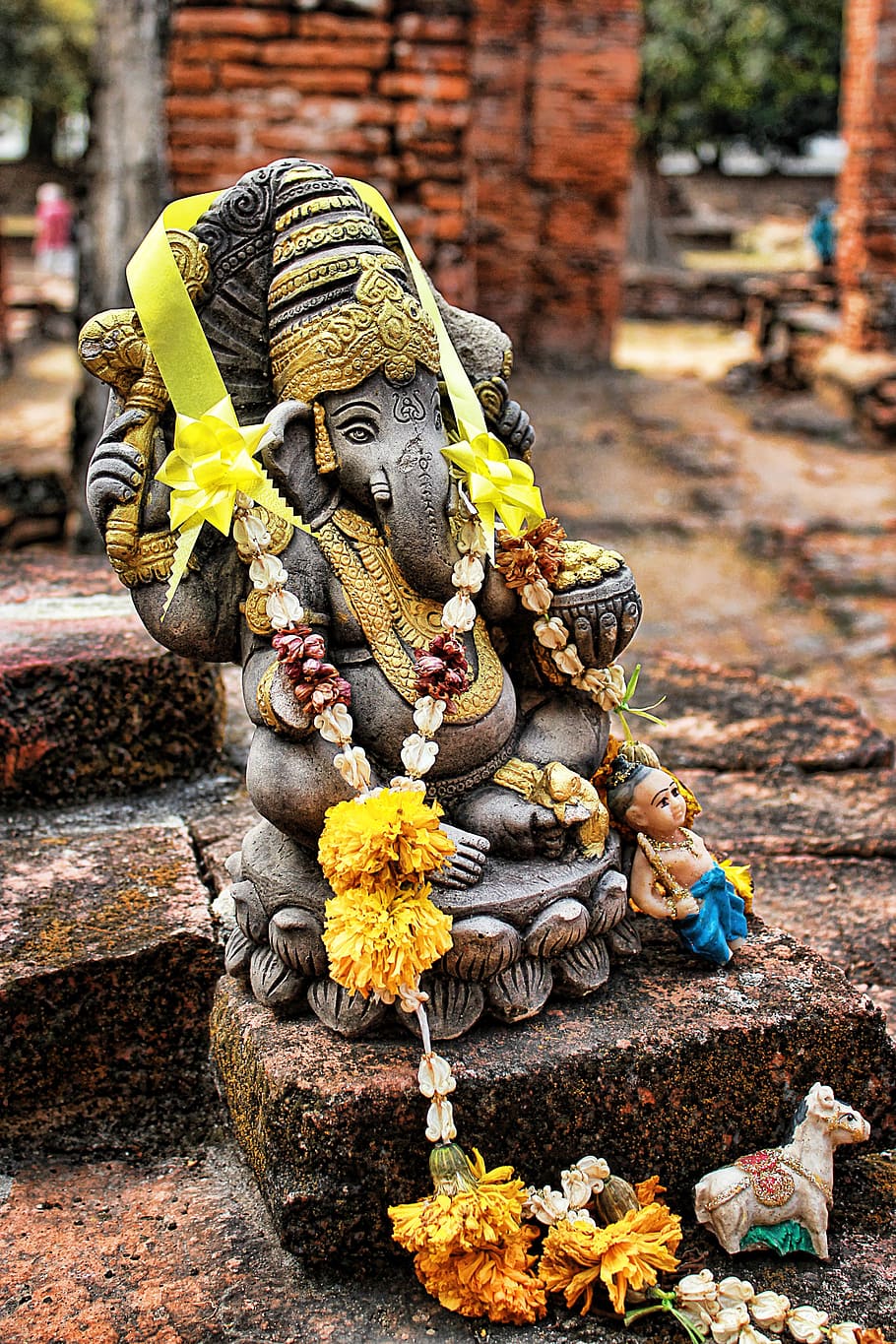 Ganesha figurine, altar, thailand, hinduism, flowers, elephant, HD wallpaper