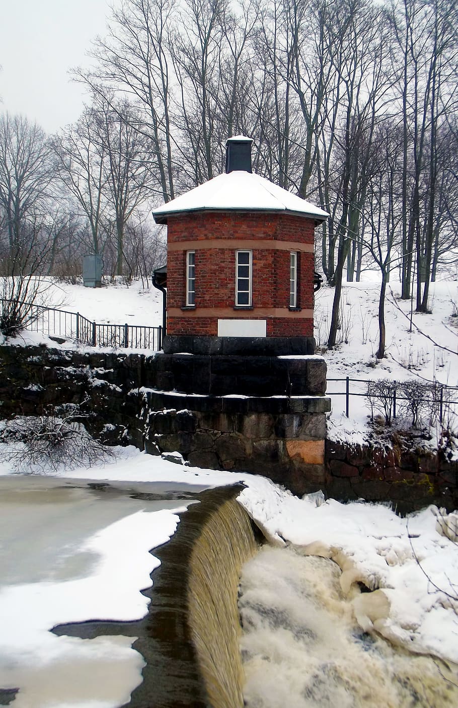 river, waterfall, building, tree, winter, snow, ice, helsinki HD wallpaper