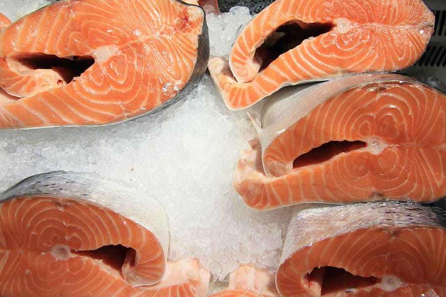 Chilled salmon steaks laid on ice store counter. Slice, steak, peace of red  fish. Fresh cooled trout slices, chum. Salmon meat in supermarket and  seafood store. Healthy diet concept. Stock Photo