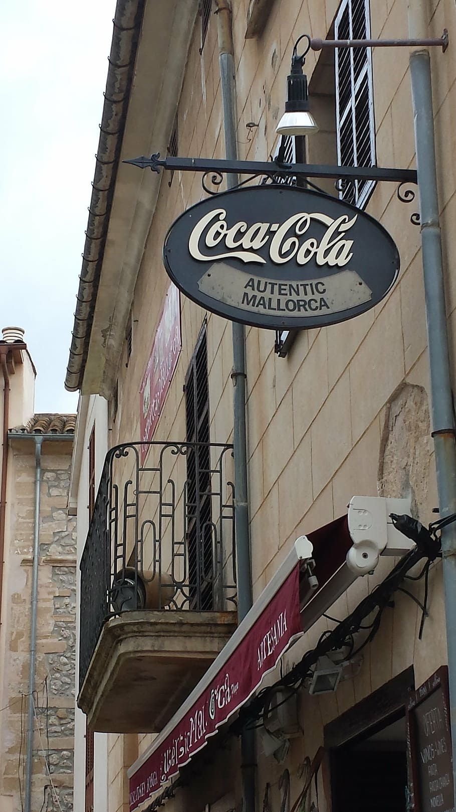 coca cola, mallorca, shield, street, europe, urban Scene, text HD wallpaper