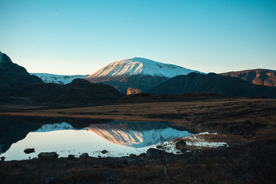 snow covered mountain, mountain range covered with snow, lake HD wallpaper