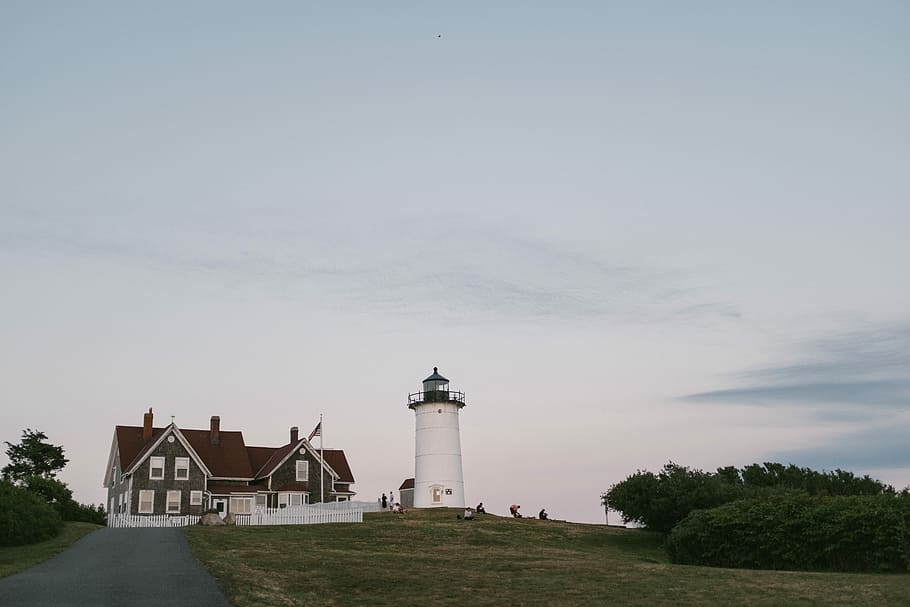 white lighthouse, house near white lighthouse, architecture, flag HD wallpaper