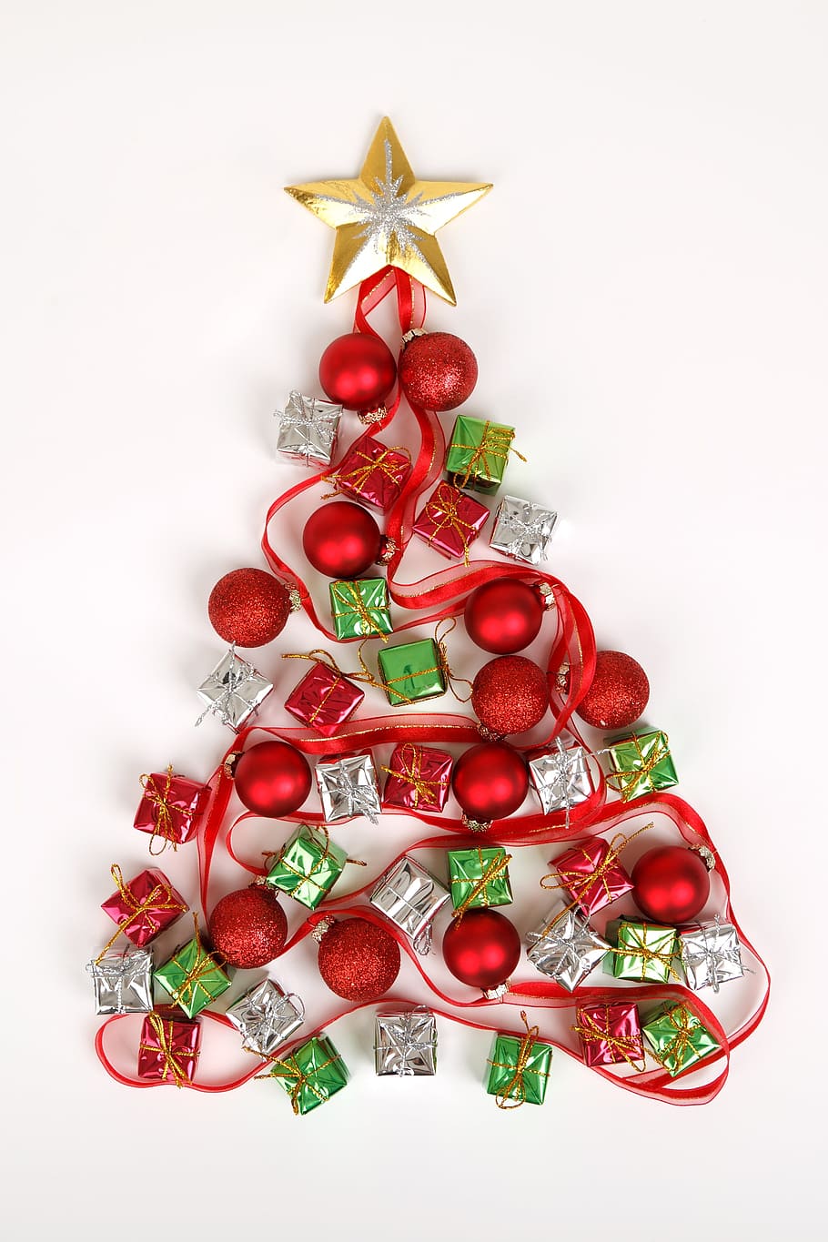 red christmas baubles with miniature gift boxes and beige star, HD wallpaper