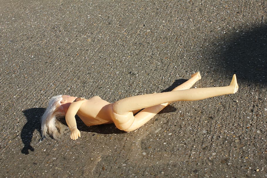 ground, toy, act, barbie, doll, the ground floor, road, one person HD wallpaper