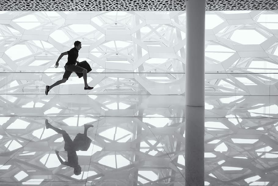 man holding handbag, silhouette of man running while carrying briefcase HD wallpaper