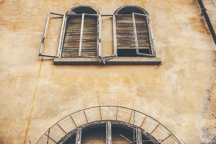 broken white and brown wooden windows photography, photography of white and brown rusty metal framed windows HD wallpaper