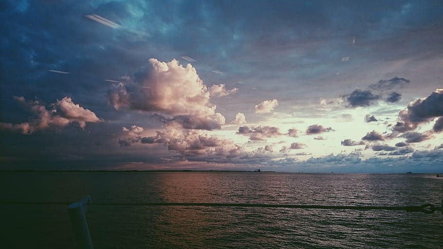 rippling body of water under cirrus clouds, sunset, sea, ship HD wallpaper
