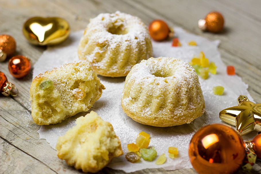 two Fondant cakes, gugelhupf, mini, small, chick, oranges, lemons HD wallpaper