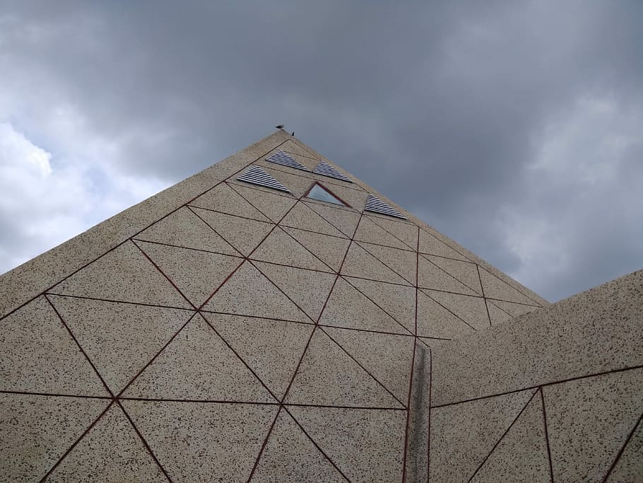Lost in clouds and purity of this pyramid, gray concrete building under cloudy sky during daytime HD wallpaper