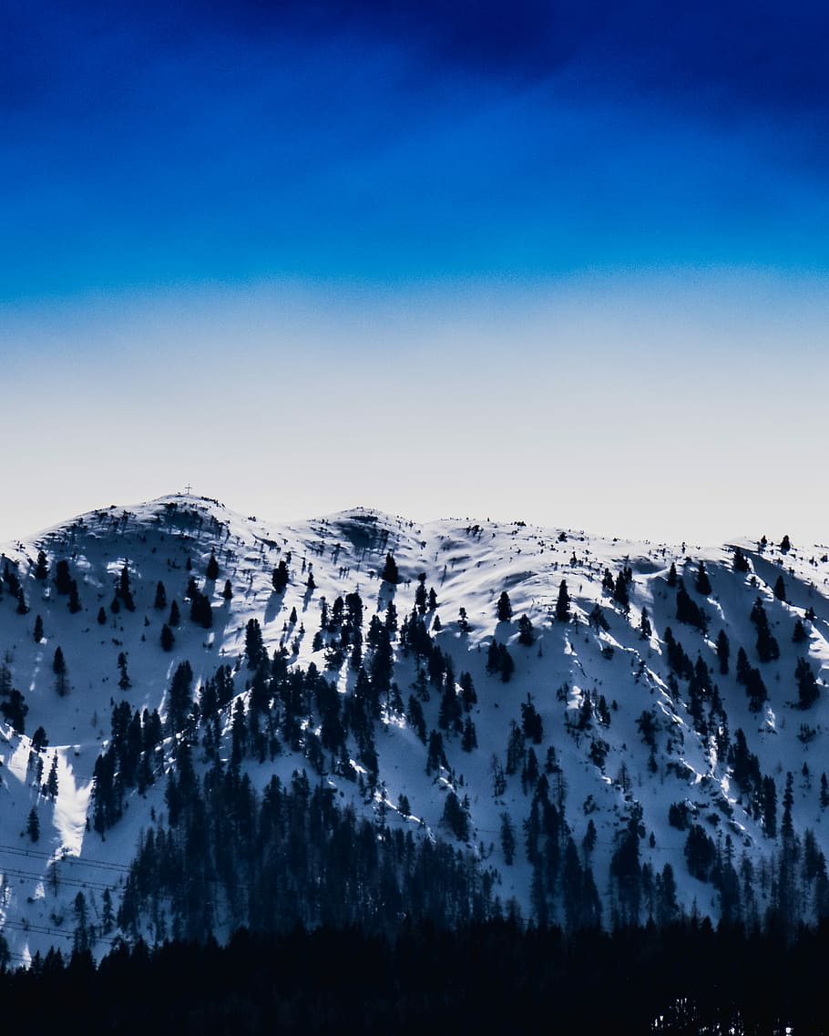 snow capped mountain under blue sky during daytime, snow covered mountain under blue sky HD wallpaper