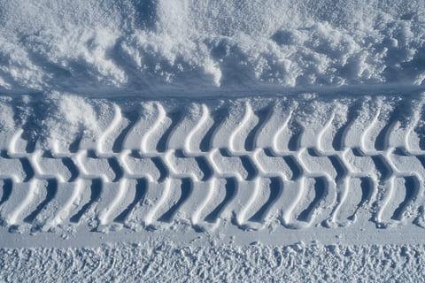 photography of vehicle tire track, trace, snow, white, sunny HD wallpaper