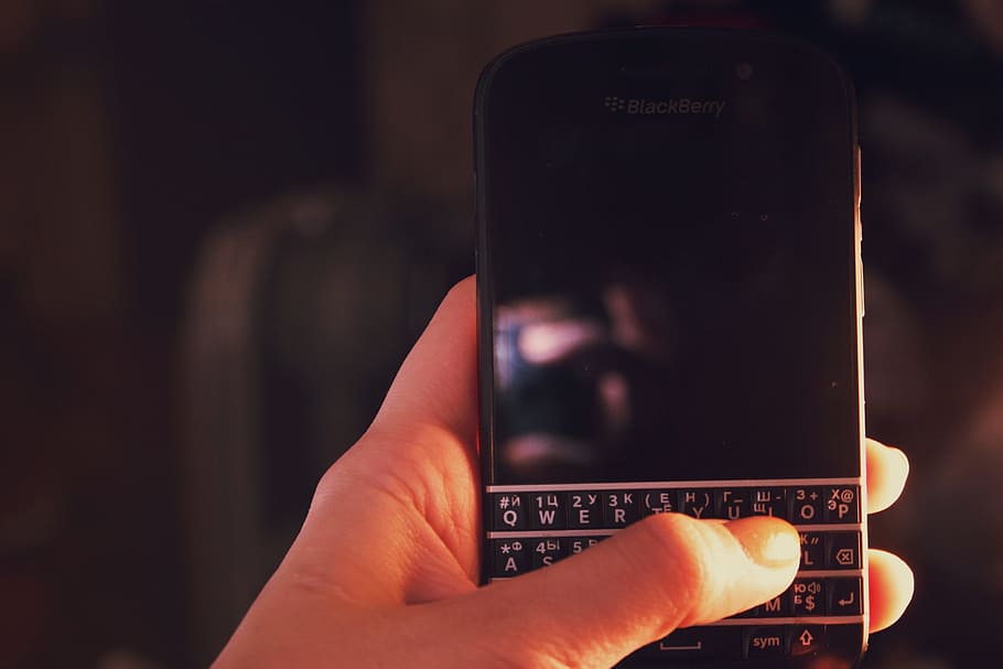 blackberry, mobile, smartphone, technology, business, texting HD wallpaper