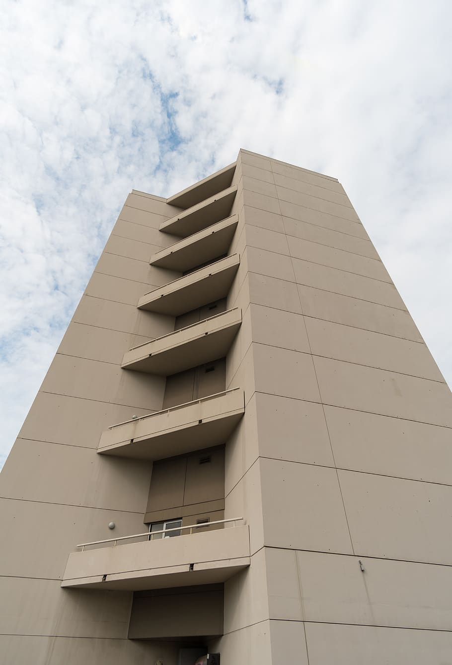 building, sky, perspective, low angle view, built structure HD wallpaper
