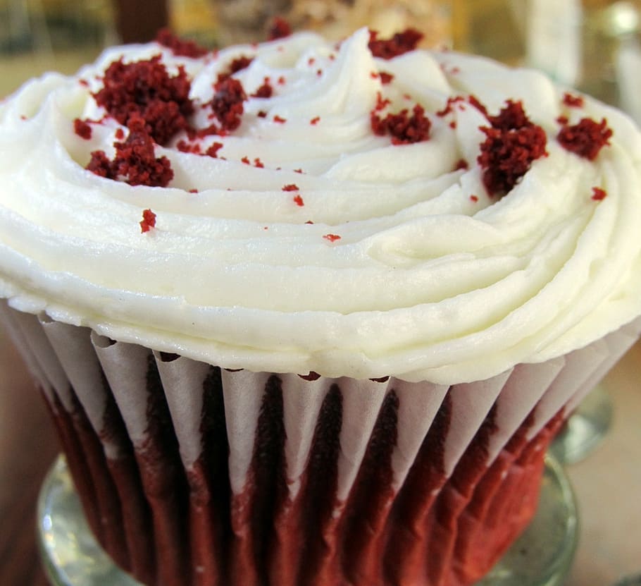 cupcake, icing, dessert, food, frosting, sweet, baked, frosted HD wallpaper