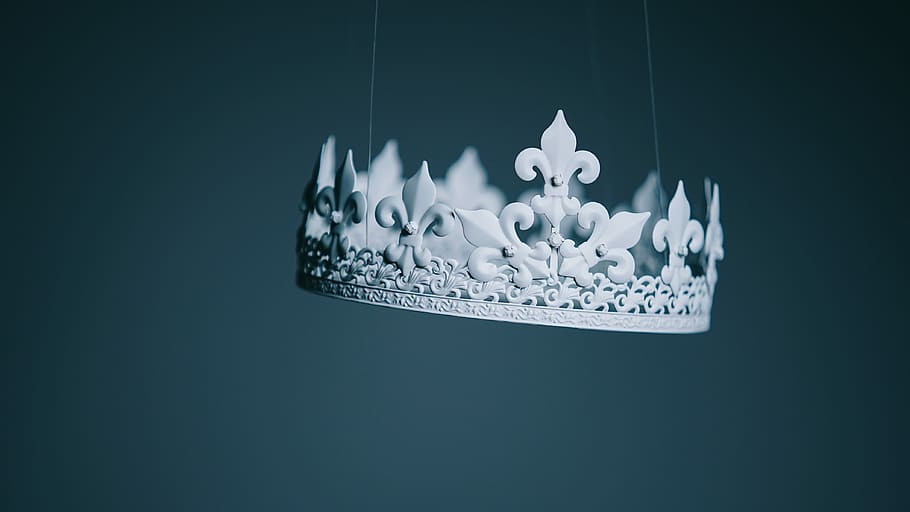 shallow focus photography white crown hanging decor, low light photography of crown HD wallpaper