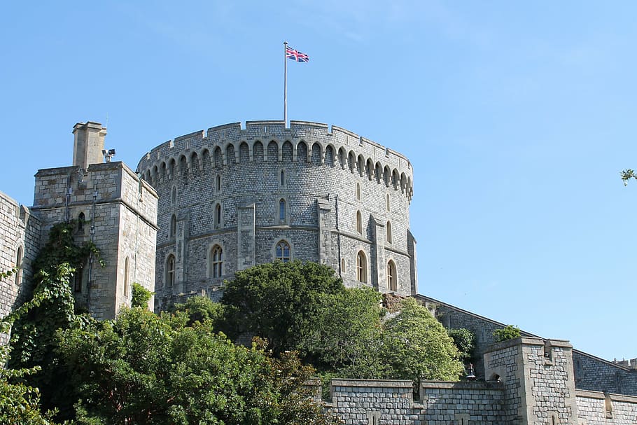 flag on gray building, architecture, castle, historic, landmark HD wallpaper