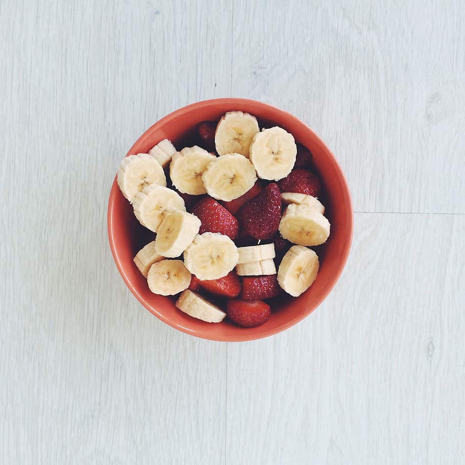 strawberry and banana in bowl, strawberries, breakfast, boat, HD wallpaper