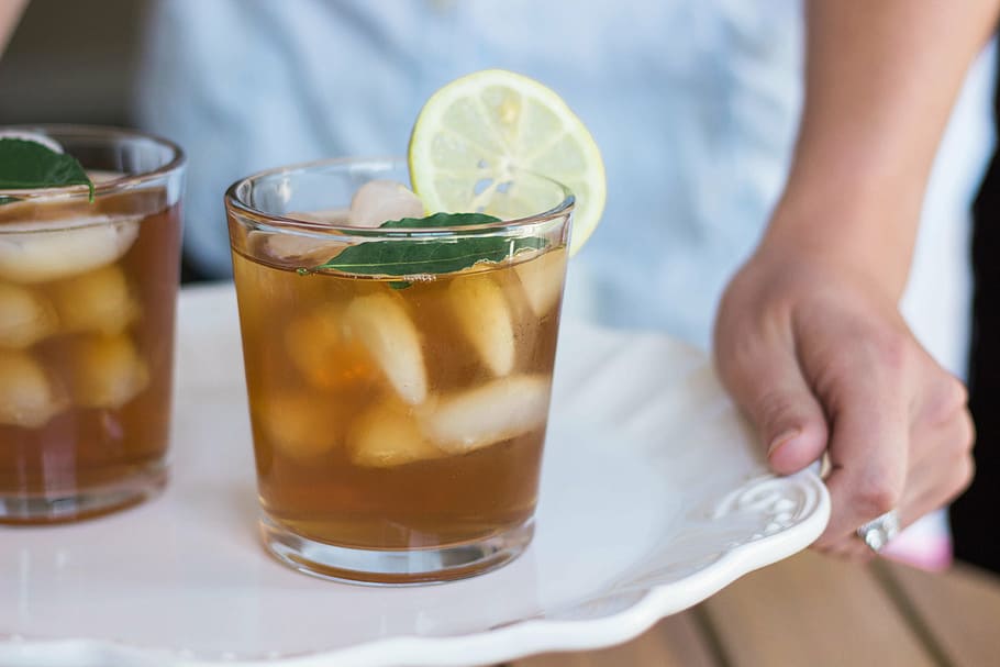 selective focus photography of iced teal with lemon served on white ceramic plate HD wallpaper
