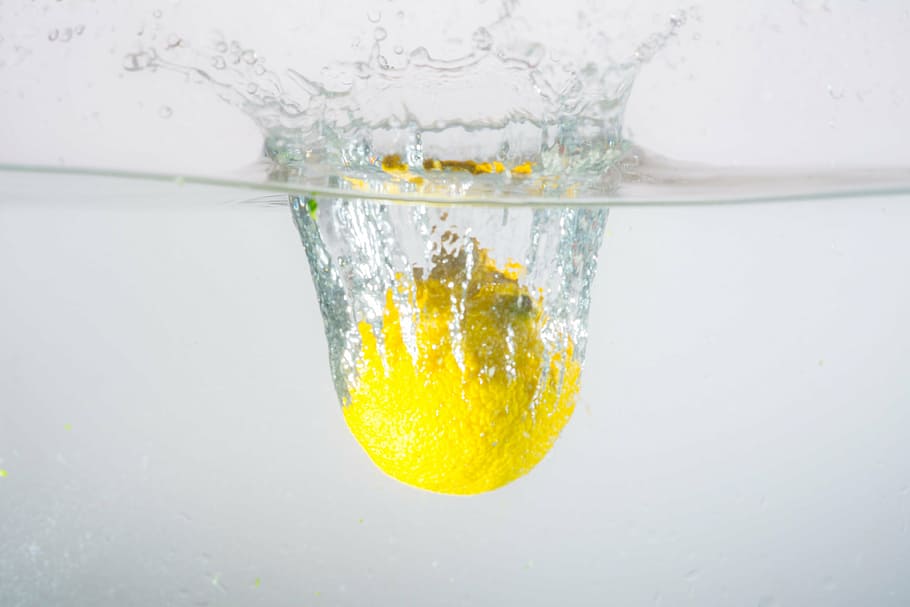 lemon in water, inject, spray, water splashes, spill over, drip, HD wallpaper