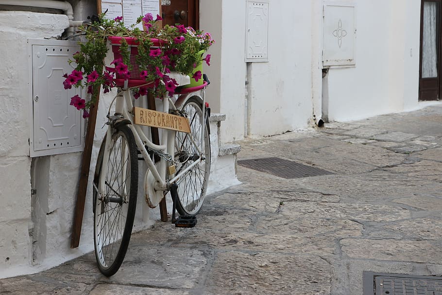 bicycle, restaurant, flowers, planter, summer, puglia, ostuni HD wallpaper