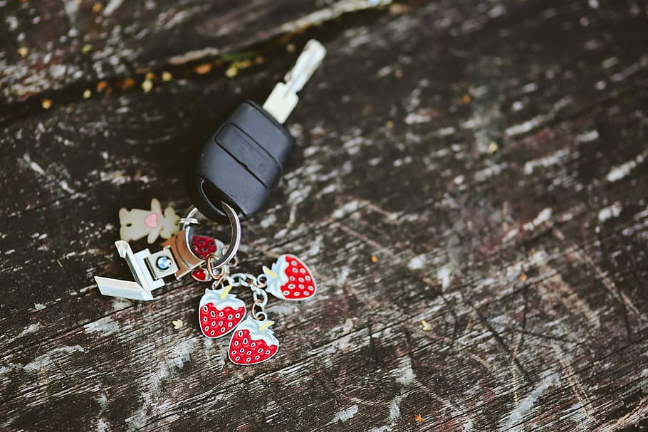 key ring with strawberries, wooden, car key, wood - Material