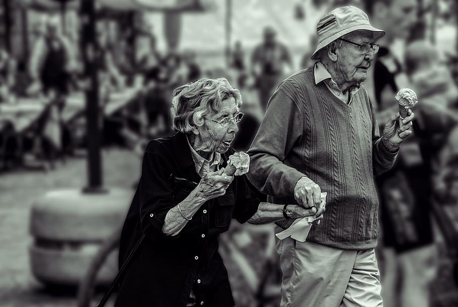 photo of man and woman holding ice creams, couple, lick, sweet HD wallpaper