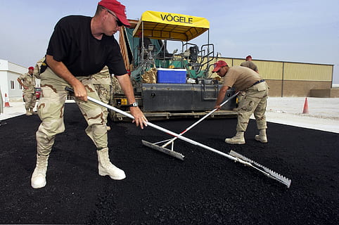 soldiers working on asphalt road, construction, workers, labor HD wallpaper