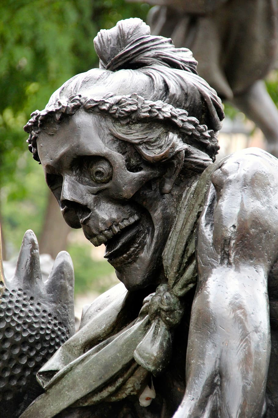 gray concrete skull statue in shallow focus photography, skeleton HD wallpaper