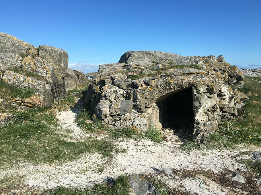 bunkers, stone, sand, blue, sky, beach, fort, architecture HD wallpaper