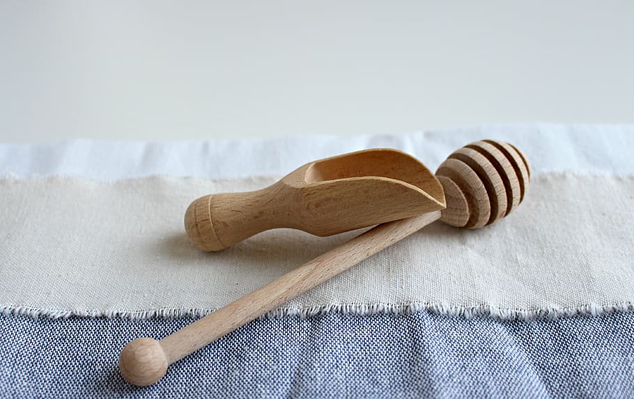 brown wooden honey comb and honey scoop, spoon, wooden cutlery, HD wallpaper