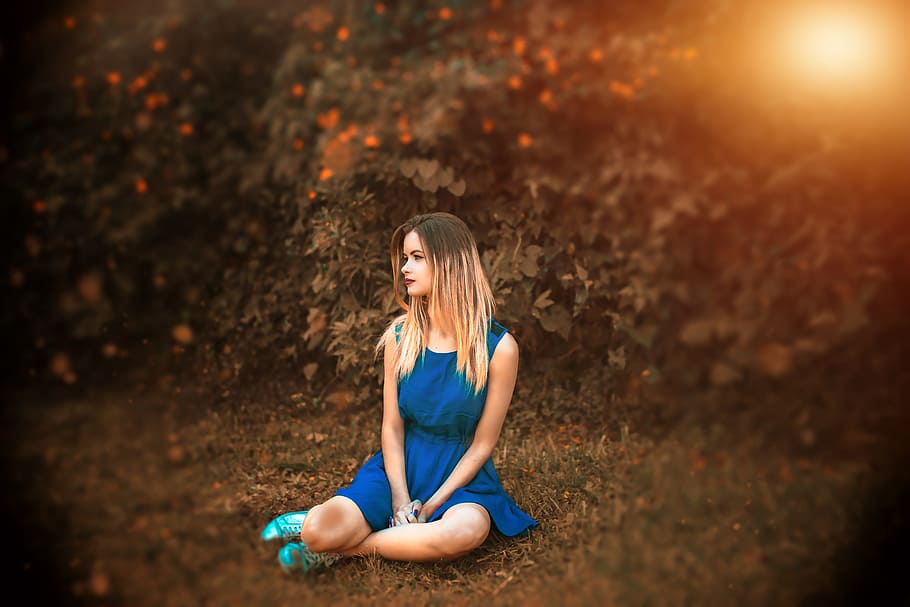 woman in blue sleeveless dress sitting on ground, girl, nature, HD wallpaper