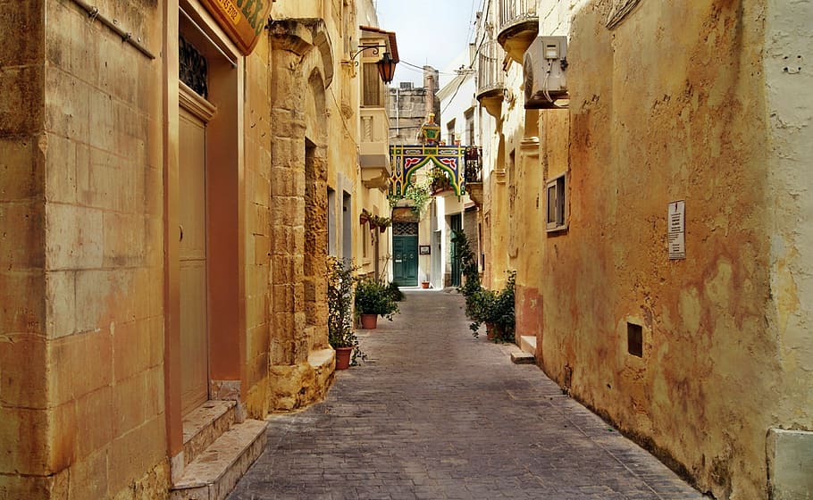 sidewalk surrounded by brown concrete buildings, malta, lane HD wallpaper
