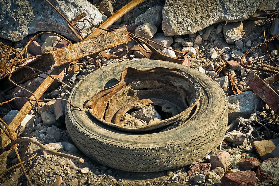rusted vehicle wheel with tire, garbage, debris, waste, mature, HD wallpaper