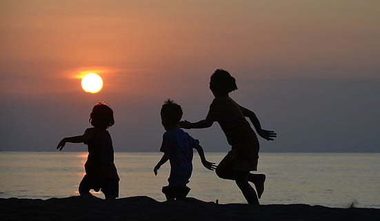 beach, children, play, sunset, fun, game, sky, silhouette, togetherness HD wallpaper