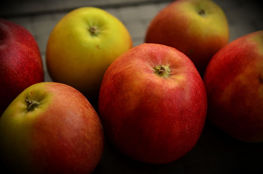 close-up photo of six red apple fruits, vitamins, frisch, food and drink HD wallpaper