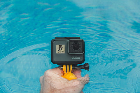 person holding GoPro HERO, person holding black GoPro HERO, action camera HD wallpaper