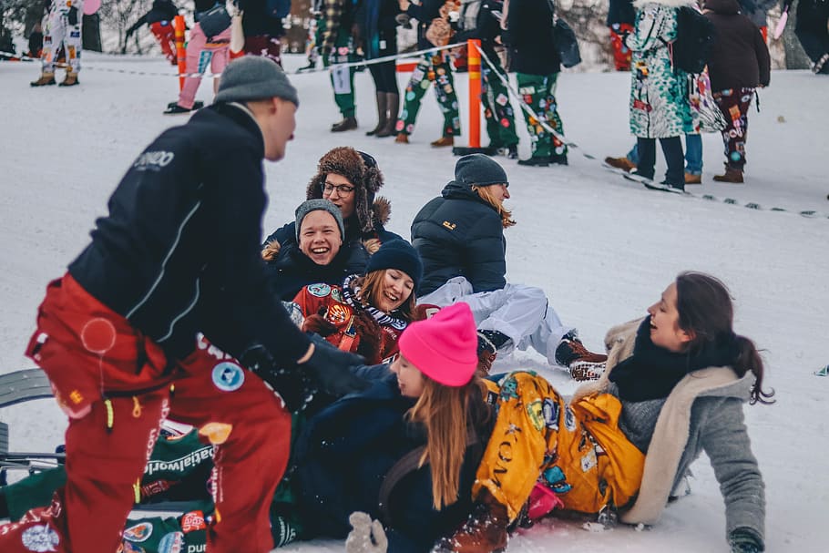 people on snow, women lying on ice, sled, sledge, fall, happy HD wallpaper
