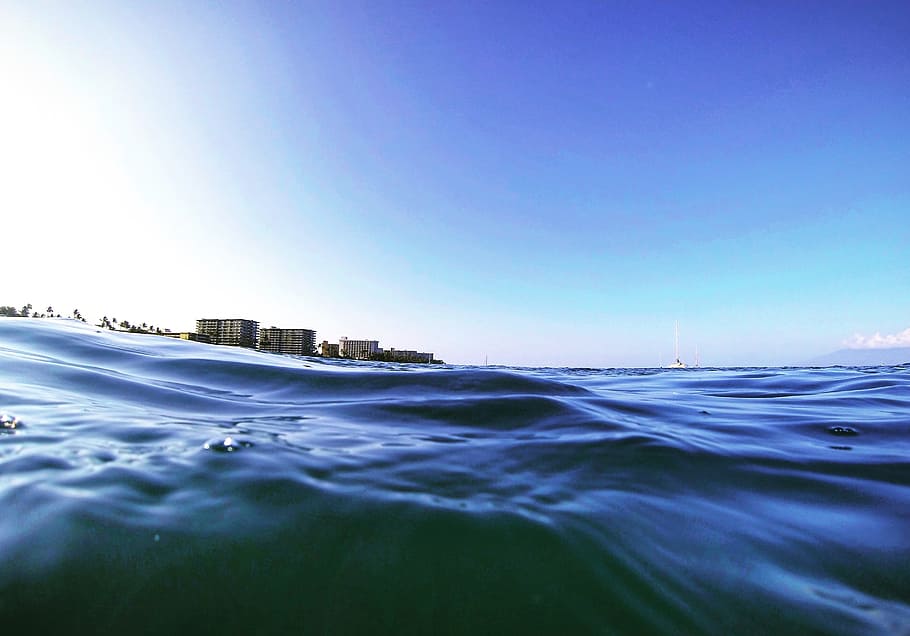 wavy body of water, landscape photography of body of water under blue sky HD wallpaper