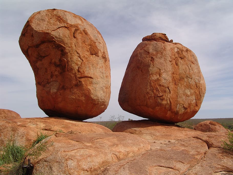 two brown boulders on top of hill, devil stones, australia HD wallpaper
