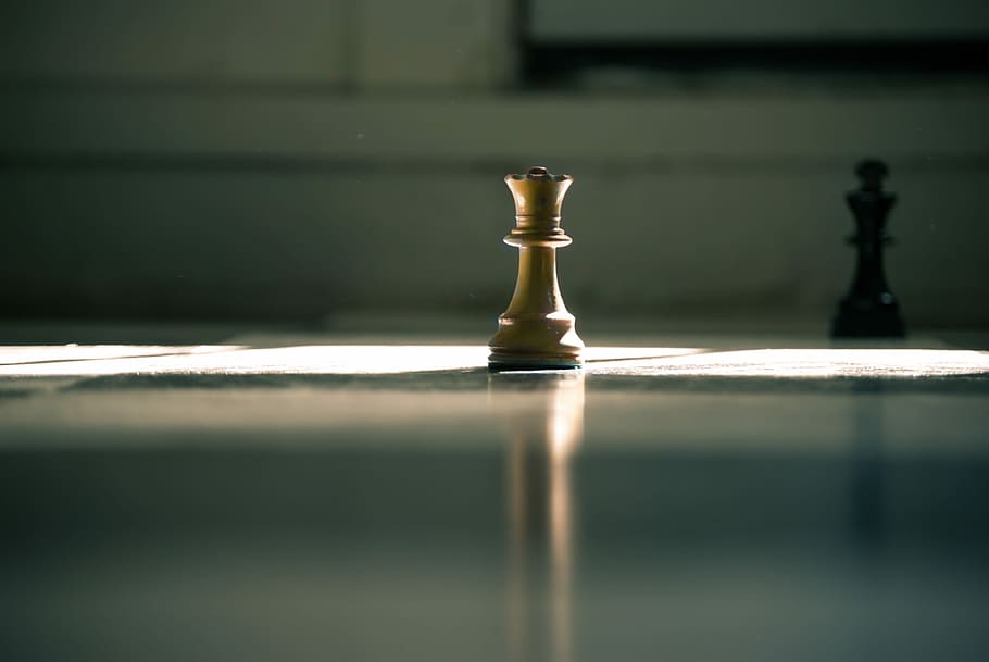 white queen chess piece on white surface, shallow focus photography of brown chest piece, HD wallpaper