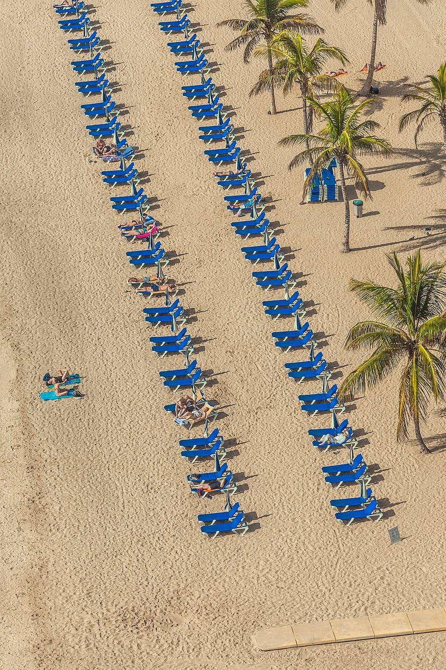 sand, concerns, beach, sea, holiday, summer, deck chair, sun loungers HD wallpaper