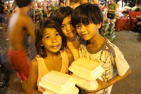 boy and girl holding closed packing packs, poverty, help, child HD wallpaper