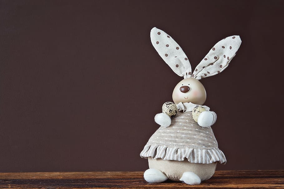 rabbit plush toy on wooden surface, deco-hase, easter bunny HD wallpaper